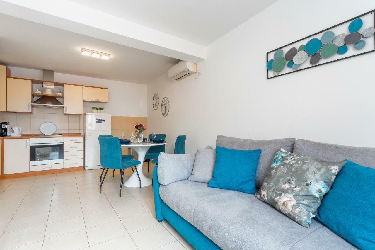 Apartments Stipisic ฮวาร์ ภายนอก รูปภาพ